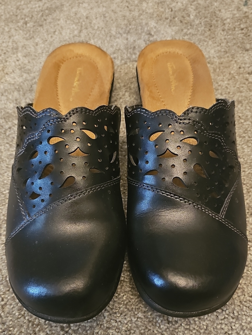 ❤️Black Leather Perforated Mules